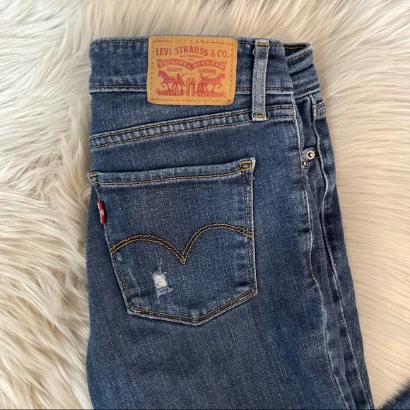 ❤️Levi’s❤️ Distressed Medium Wash Jeans Size 27 - Picture 2 of 13